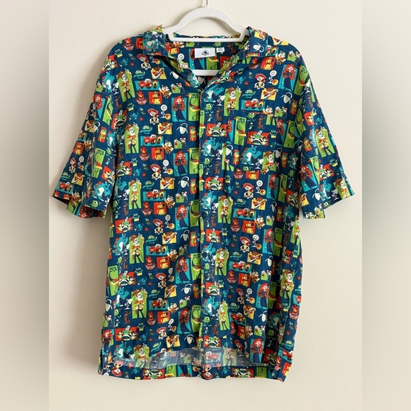 Disney Pixar Parks Button Up Camp Shirt Mens Hawaiian Style Size M - Picture 2 of 10